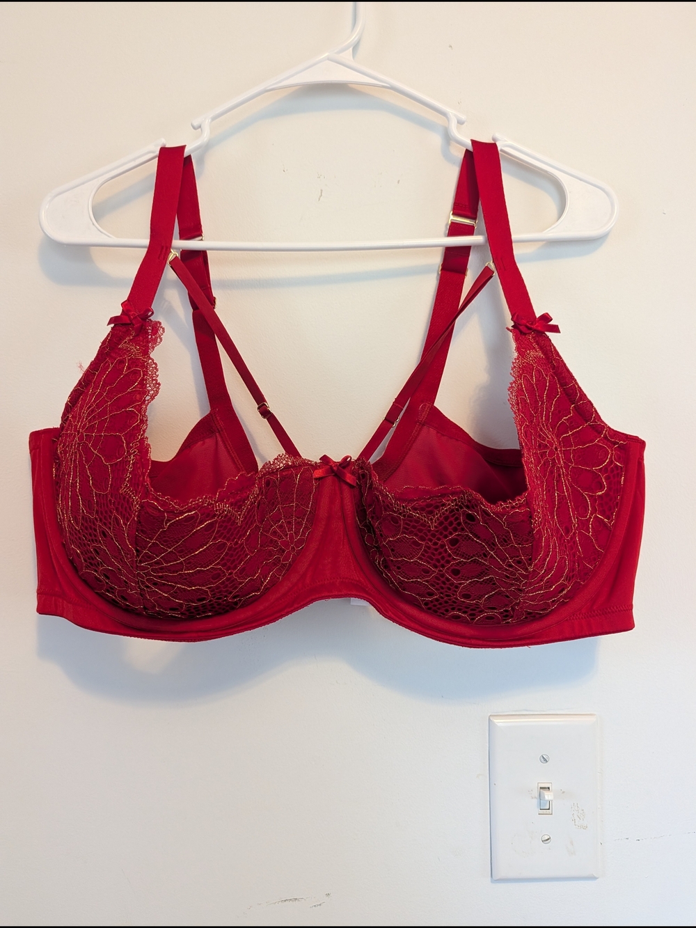 Cacique Red Lace Underwire Bra with Gold Embroidery 46 DDD